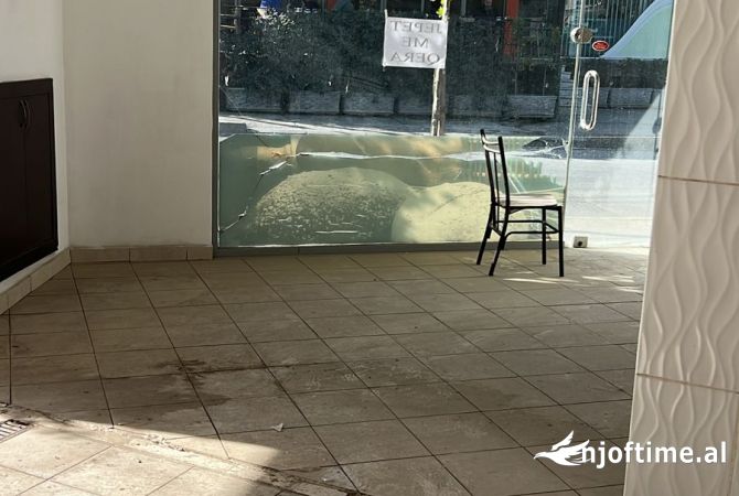 Ambient biznesi me qera 1+1 ne Tirane - 700 Euro