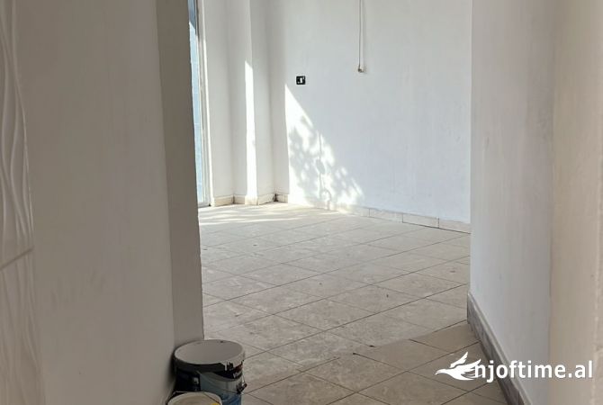 Ambient biznesi me qera 1+1 ne Tirane - 700 Euro