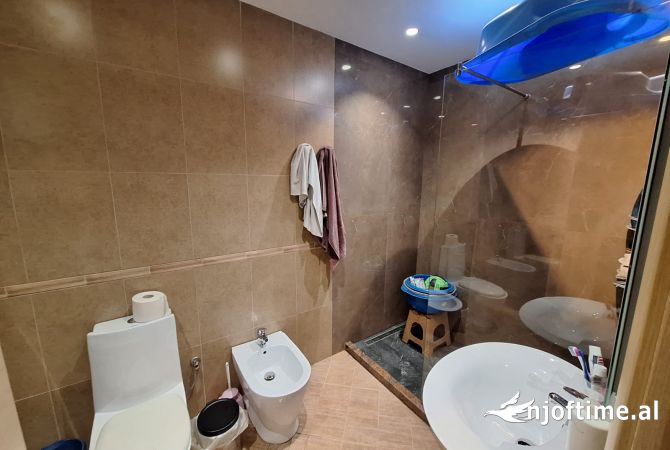 Shtepi me qera Apartament ne Tirane, 1+1, Mobilimi E mobiluar, Pagesa 400  Euro.