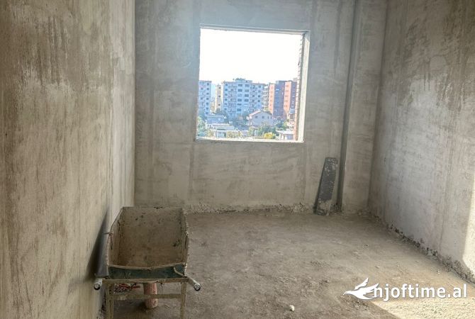 Shtepi ne shitje Apartament ne Tirane, 2+1, Mobilimi Bosh, pa mobiluar, Pagesa 80,453  Euro.