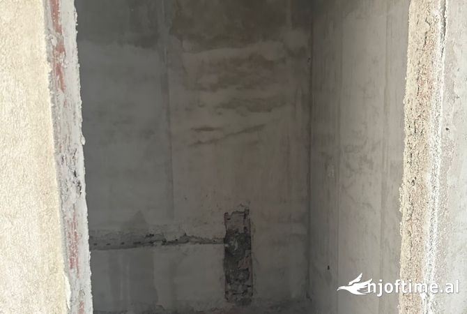 Shtepi ne shitje Apartament ne Tirane, 2+1, Mobilimi Bosh, pa mobiluar, Pagesa 80,453  Euro.