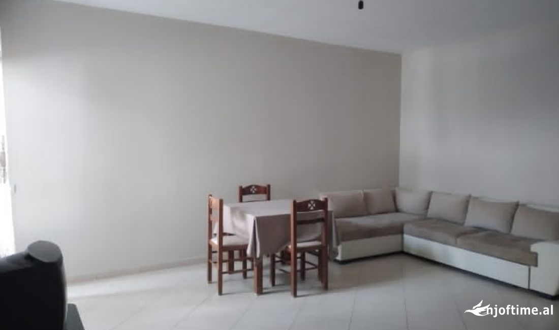 Shtepi ne shitje Apartament ne Tirane, 1+1, Mobilimi Pjeserisht e mobiluar, Pagesa 85,000  Euro.