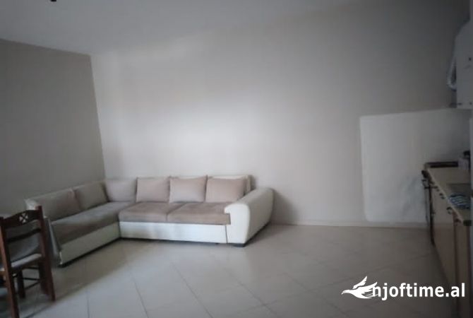 Shtepi ne shitje Apartament ne Tirane, 1+1, Mobilimi Pjeserisht e mobiluar, Pagesa 85,000  Euro.