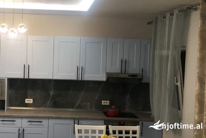 Shtepi me qera Apartament ne Tirane, 2+1, Mobilimi E mobiluar, Pagesa 65,000  Leke.