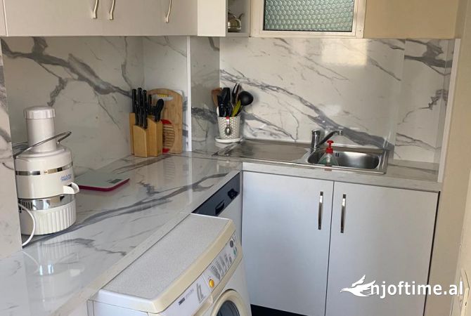 Shtepi me qera Apartament ne Tirane, 2+1, Mobilimi E mobiluar, Pagesa 800  Euro.