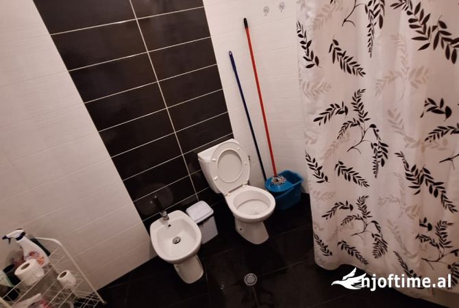 Shtepi ne shitje Apartament ne Tirane, 1+1, Mobilimi E mobiluar, Pagesa 97,500  Euro.