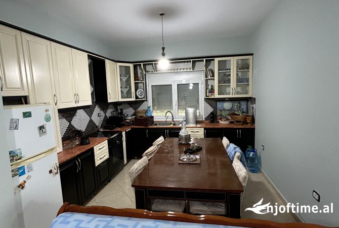 Shtepi me qera Shtepi Private ne Tirane, 3+1, Mobilimi E mobiluar, Pagesa 500  Euro.