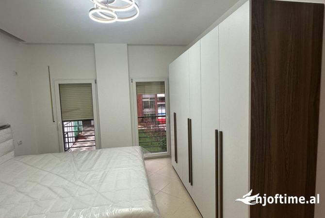 Shtepi me qera Apartament ne Tirane, 2+1, Mobilimi E mobiluar, Pagesa 700  Euro.