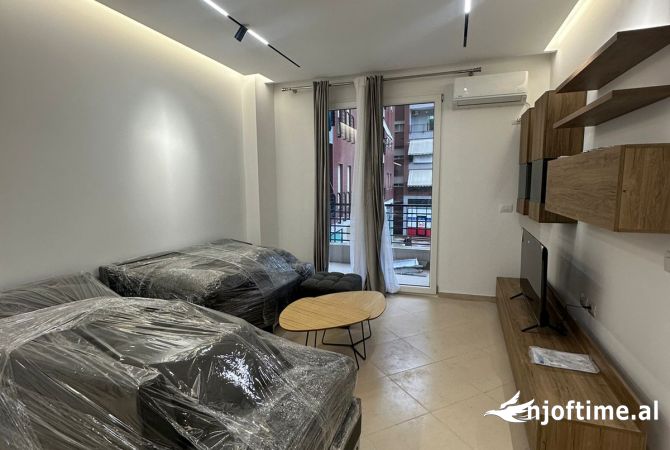 Shtepi me qera 2+1 ne Tirane - 700 Euro