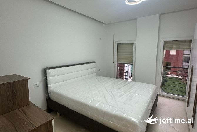 Shtepi me qera Apartament ne Tirane, 2+1, Mobilimi E mobiluar, Pagesa 700  Euro.