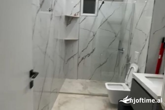 Shtepi me qera Apartament ne Tirane, 1+1, Mobilimi Pjeserisht e mobiluar, Pagesa 700  Euro.