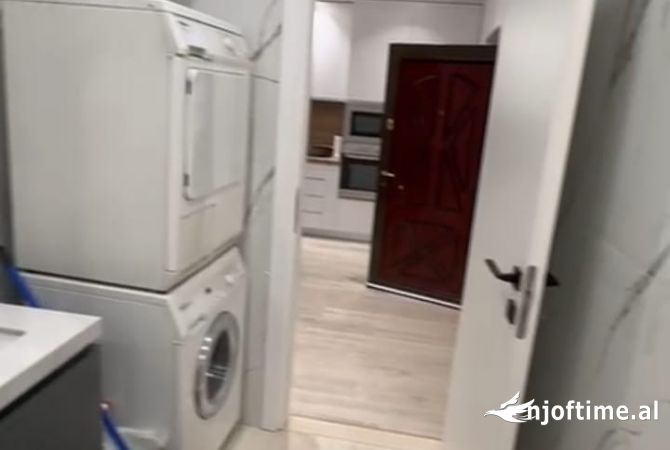 Shtepi me qera Apartament ne Tirane, 1+1, Mobilimi Pjeserisht e mobiluar, Pagesa 700  Euro.