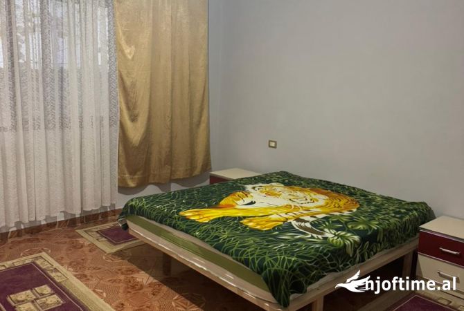 Shtepi me qera Apartament ne Tirane, 2+1, Mobilimi E mobiluar, Pagesa 500  Euro.