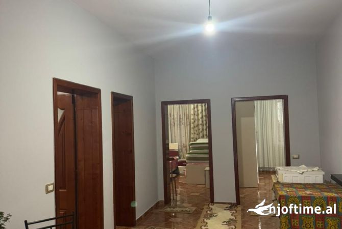 Shtepi me qera Apartament ne Tirane, 2+1, Mobilimi E mobiluar, Pagesa 500  Euro.