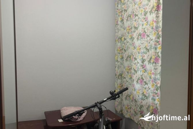 Shtepi me qera Apartament ne Tirane, 2+1, Mobilimi E mobiluar, Pagesa 500  Euro.