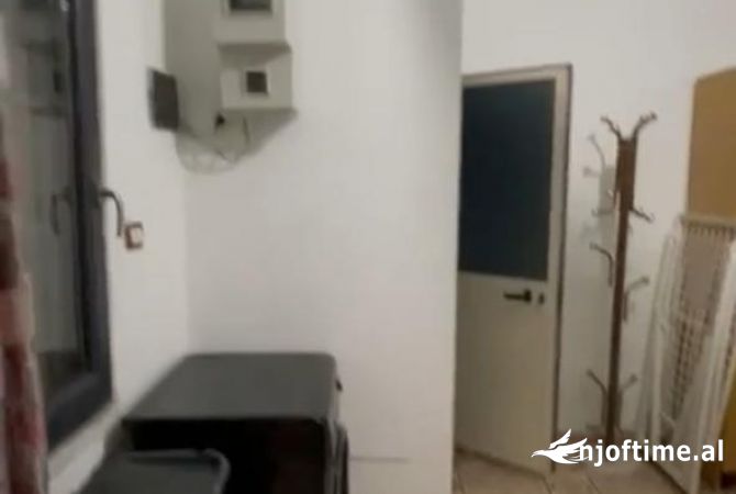Shtepi me qera Apartament ne Tirane, 1+1, Mobilimi E mobiluar, Pagesa 15,000  Leke.