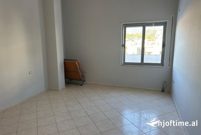 Shtepi me qera Apartament ne Tirane, 2+1, Mobilimi Pjeserisht e mobiluar, Pagesa 350  Euro.