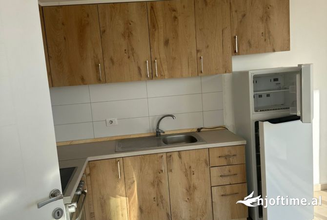 Shtepi ne shitje Apartament ne Tirane, 1+1, Mobilimi E mobiluar, Pagesa 79,000  Euro.
