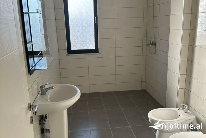Shtepi ne shitje Apartament ne Tirane, 1+1, Mobilimi E mobiluar, Pagesa 79,000  Euro.
