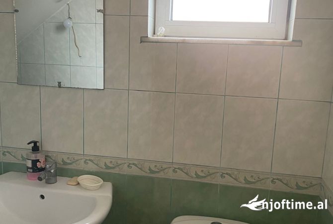 Shtepi me qera Apartament ne Tirane, 2+1, Mobilimi E mobiluar, Pagesa 400  Euro.