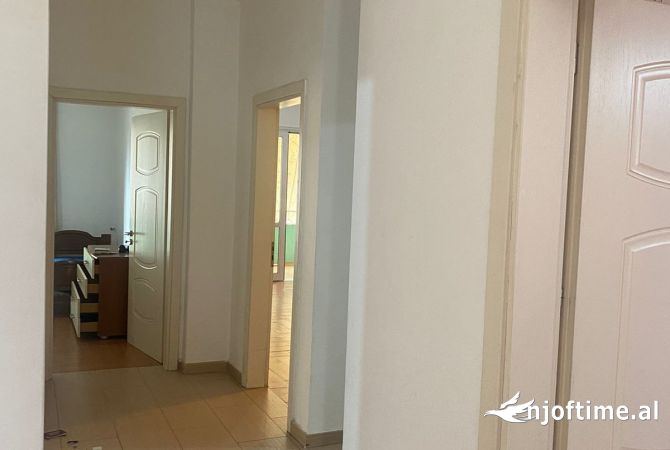 Shtepi me qera Apartament ne Tirane, 2+1, Mobilimi E mobiluar, Pagesa 400  Euro.