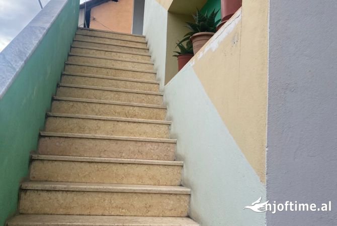 Shtepi me qera Apartament ne Tirane, 2+1, Mobilimi E mobiluar, Pagesa 400  Euro.