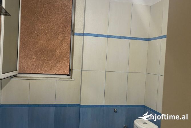 Shtepi me qera Apartament ne Tirane, 2+1, Mobilimi E mobiluar, Pagesa 400  Euro.