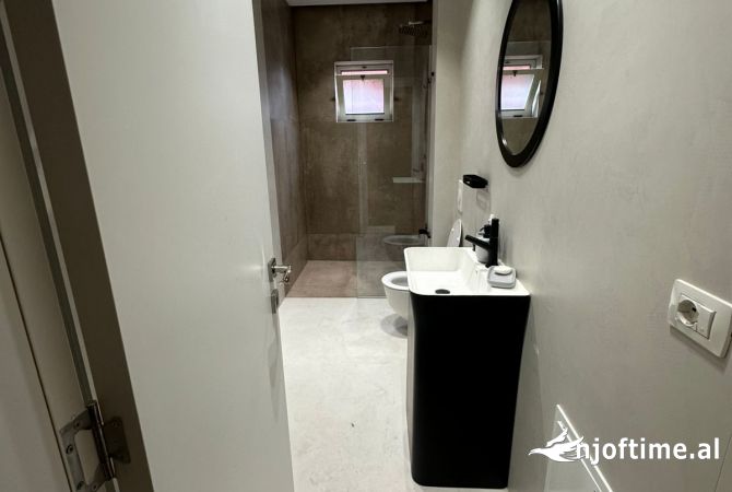 Shtepi me qera Apartament ne Tirane, 1+1, Mobilimi E mobiluar, Pagesa 500  Euro.