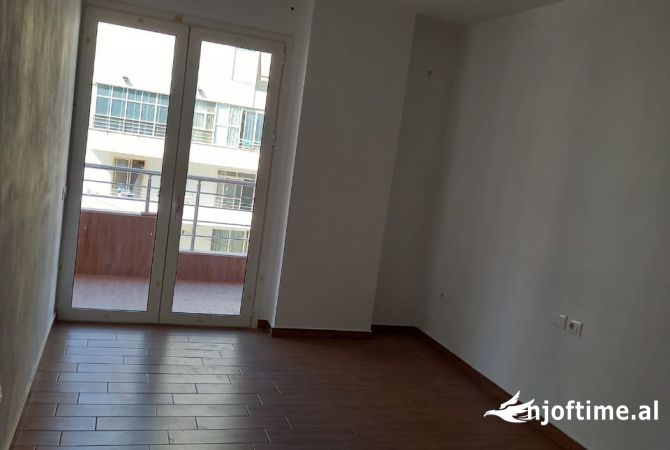 Shtepi me qera 2+1 ne Tirane - 300 Euro