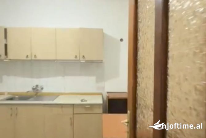 Shtepi me qera 2+1 ne Tirane - 30,000 Leke