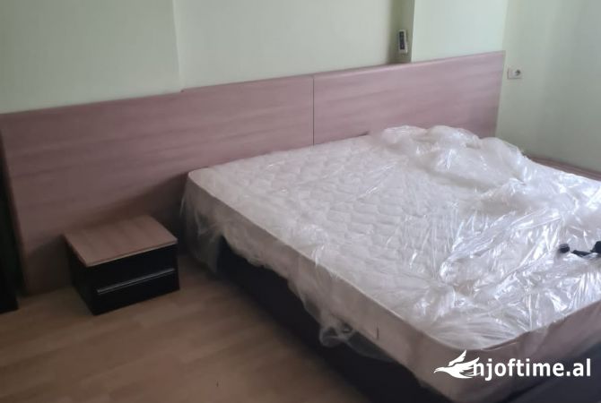 Shtepi me qera Apartament ne Tirane, 2+1, Mobilimi Pjeserisht e mobiluar, Pagesa 700  Euro.