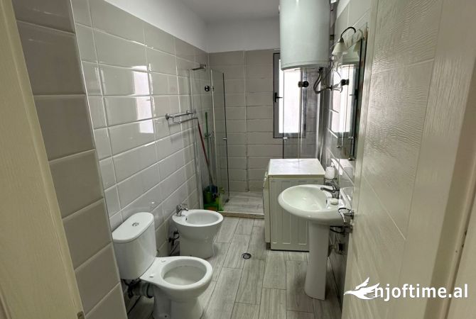Shtepi me qera Apartament ne Tirane, 1+1, Mobilimi E mobiluar, Pagesa 420  Euro.