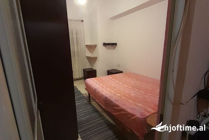 Shtepi me qera Shtepi Private ne Tirane, 1+1, Mobilimi E mobiluar, Pagesa 27,000  Leke.