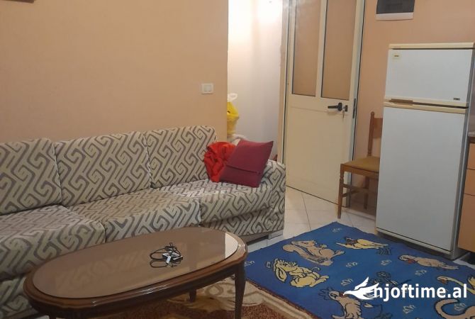 Shtepi me qera Shtepi Private ne Tirane, 1+1, Mobilimi E mobiluar, Pagesa 27,000  Leke.