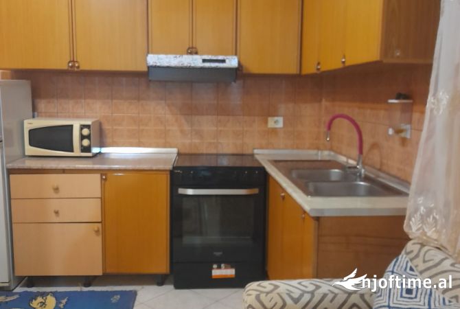 Shtepi me qera Shtepi Private ne Tirane, 1+1, Mobilimi E mobiluar, Pagesa 27,000  Leke.