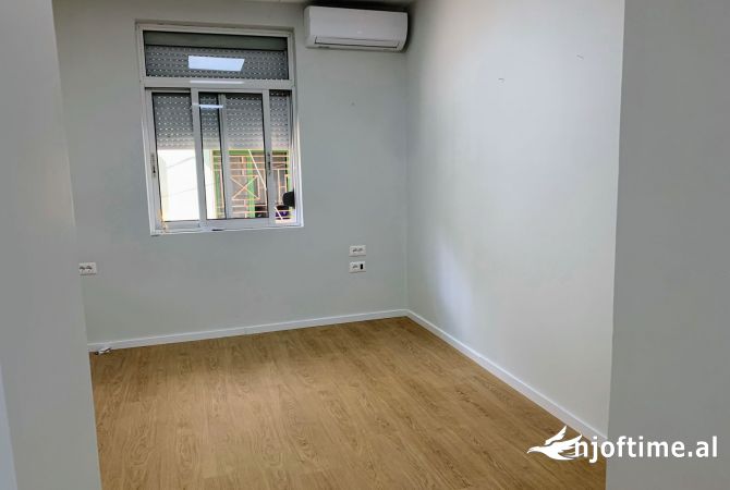 Ambient biznesi me qera 1+1 ne Tirane - 45,000 Leke