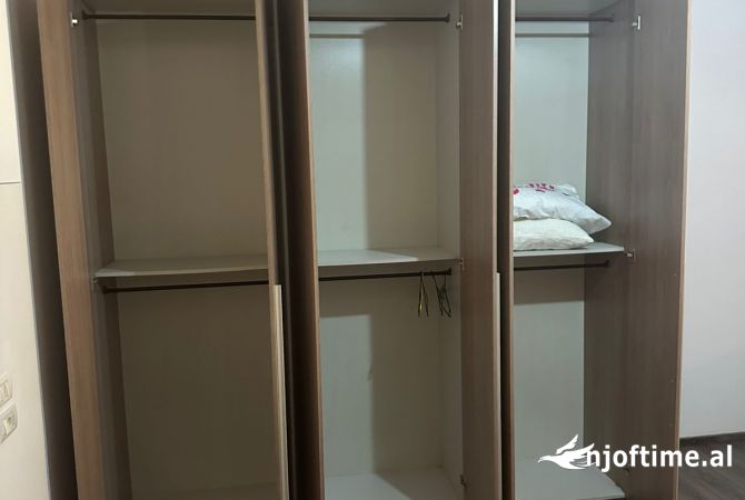 Shtepi me qera Shtepi Private ne Tirane, 1+1, Mobilimi E mobiluar, Pagesa 300  Euro.