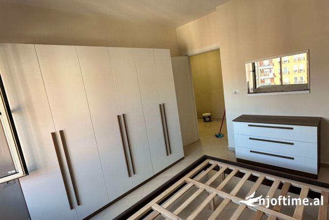 Shtepi me qera Apartament ne Tirane, 2+1, Mobilimi E mobiluar, Pagesa 650  Euro.
