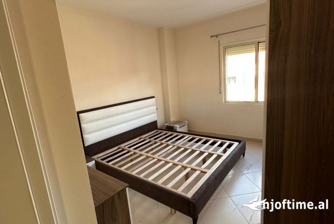 Shtepi me qera Apartament ne Tirane, 2+1, Mobilimi E mobiluar, Pagesa 650  Euro.