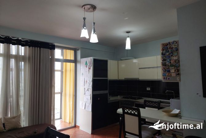 Shtepi me qera 2+1 ne Tirane - 470 Euro