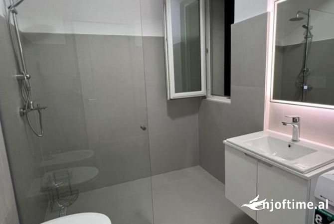 Shtepi me qera Apartament ne Tirane, 1+1, Mobilimi Pjeserisht e mobiluar, Pagesa 650  Euro.