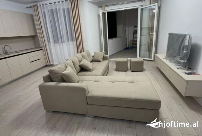 Shtepi me qera Apartament ne Tirane, 1+1, Mobilimi Pjeserisht e mobiluar, Pagesa 650  Euro.