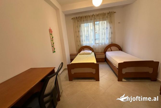 Shtepi me qera Apartament ne Tirane, 2+1, Mobilimi E mobiluar, Pagesa 55,000  Leke.