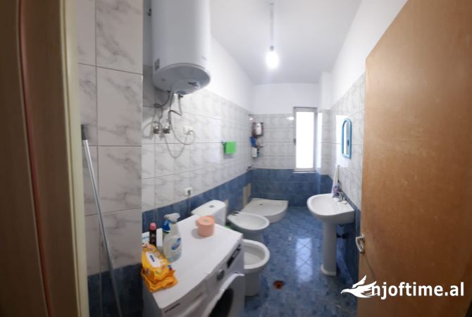 Shtepi me qera Apartament ne Tirane, 2+1, Mobilimi E mobiluar, Pagesa 400  Euro.