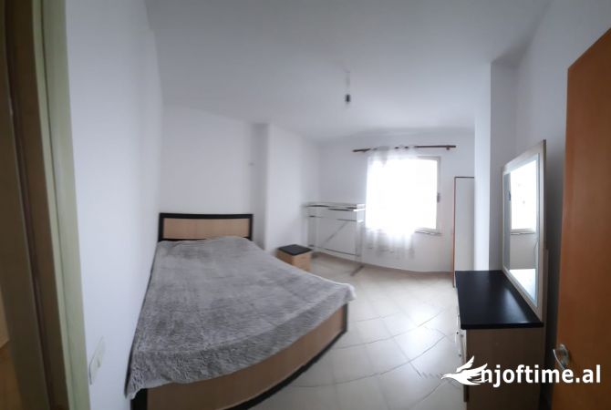 Shtepi me qera Apartament ne Tirane, 2+1, Mobilimi E mobiluar, Pagesa 400  Euro.