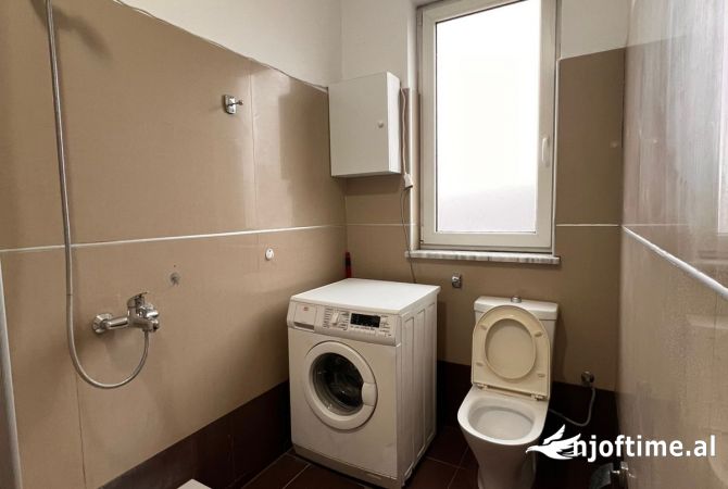Shtepi me qera Apartament ne Tirane, 1+1, Mobilimi Pjeserisht e mobiluar, Pagesa 350  Euro.