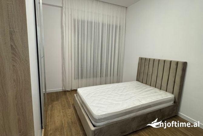 Shtepi me qera Apartament ne Tirane, 2+1, Mobilimi E mobiluar, Pagesa 60,000  Leke.