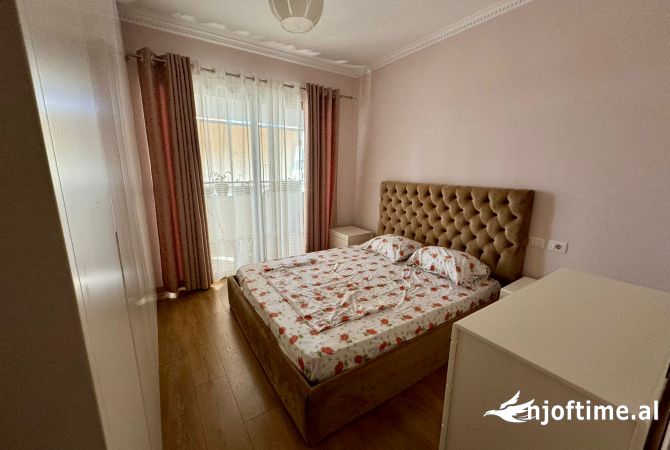 Shtepi me qera Apartament ne Tirane, 2+1, Mobilimi E mobiluar, Pagesa 55,000  Leke.