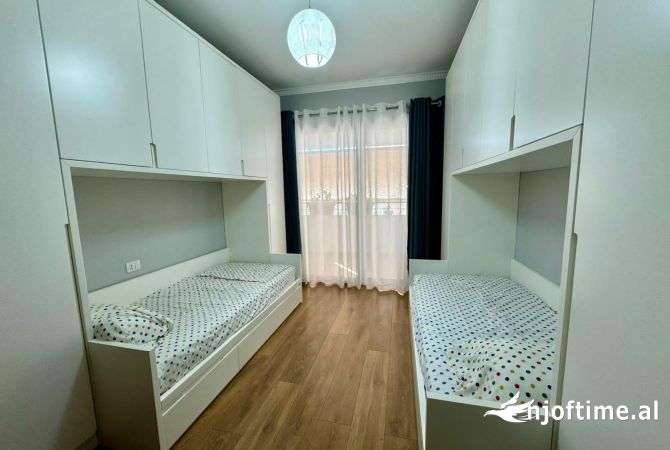 Shtepi me qera Apartament ne Tirane, 2+1, Mobilimi E mobiluar, Pagesa 55,000  Leke.