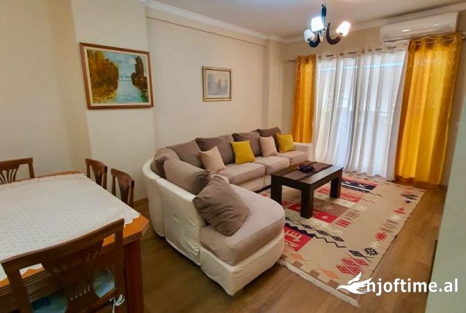 Shtepi me qera Apartament ne Tirane, 2+1, Mobilimi E mobiluar, Pagesa 55,000  Leke.